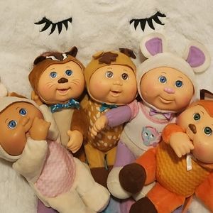 - Set of  5 cabbage patch dolls.